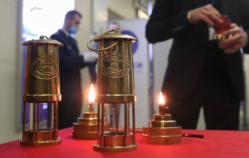 Благодатный огонь доставили в Москву