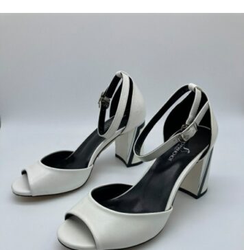 Как купить женскую обувь, не выходя из дома