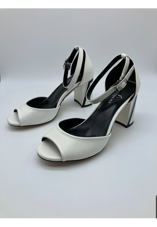 Как купить женскую обувь, не выходя из дома