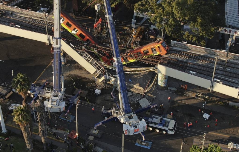 Число жертв обрушения метромоста в Мехико возросло до 25

