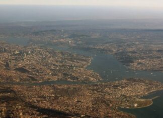 Движение судов через пролив Босфор полностью восстановили после инцидента с танкером