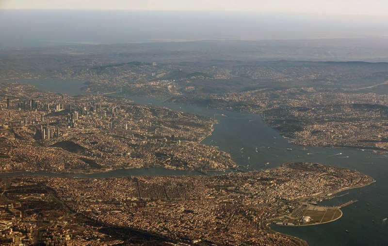 Движение судов через пролив Босфор полностью восстановили после инцидента с танкером