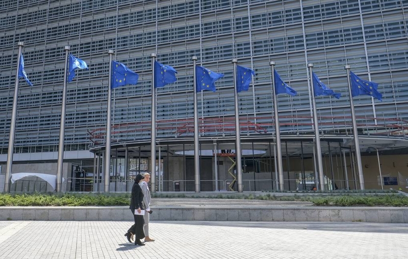 ЕК получила от разработчиков "Спутника V" просьбу прекратить предвзятые заявления