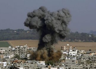 Израильская армия наносит удары по складам оружия в секторе Газа