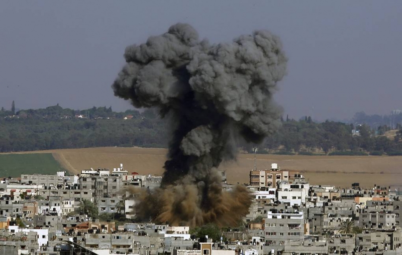 Израильская армия наносит удары по складам оружия в секторе Газа

