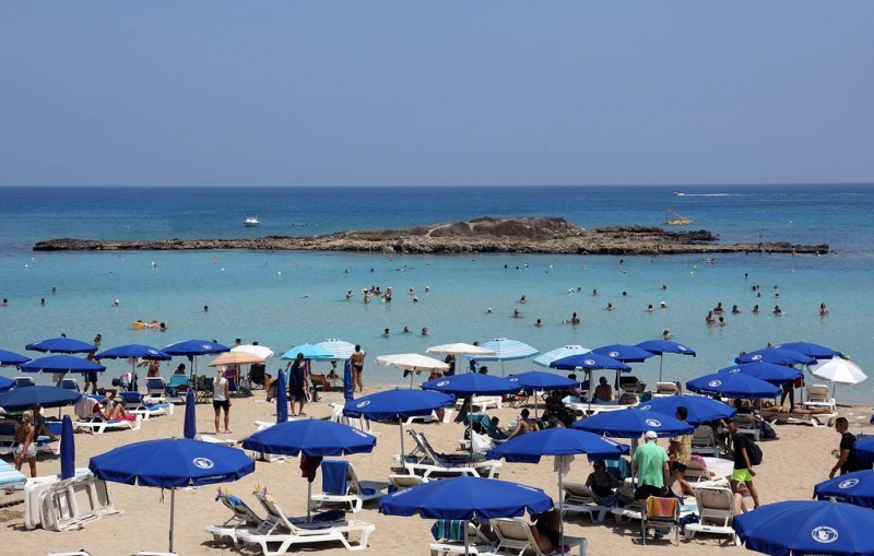 Кипр смягчил правила въезда для вакцинированных от коронавируса