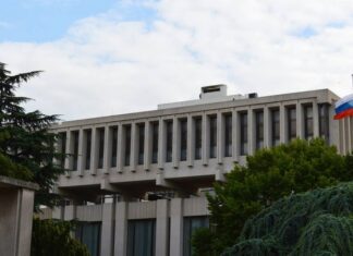 Посольство РФ во Франции проверяет информацию СМИ о задержании четырех выходцев из России