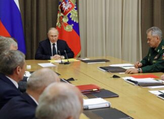 Путин заявил, что российская армия должна быть компактной, но эффективной