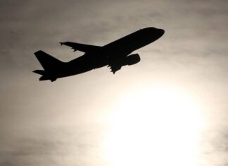 Самолет Москва — Симферополь проверяют из-за сообщения об угрозе взрыва