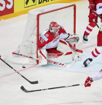 Сборная России обыграла датчан в матче чемпионата мира по хоккею