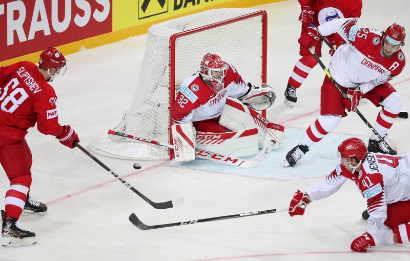 Сборная России обыграла датчан в матче чемпионата мира по хоккею