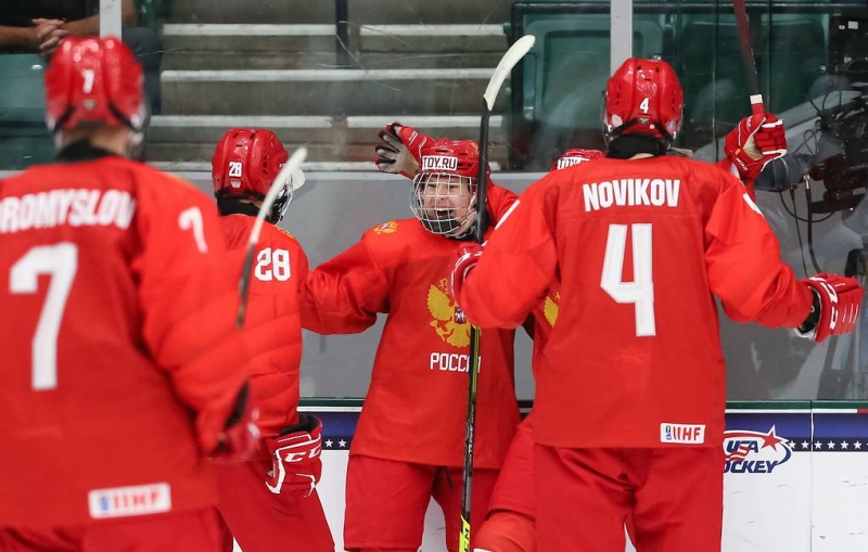 Сборная России по хоккею со счетом 11:1 обыграла чехов в матче юниорского чемпионата мира