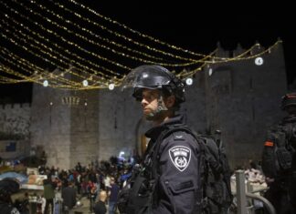 СМИ: около 200 палестинцев пострадали в столкновениях с силовиками в Восточном Иерусалиме