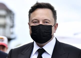 Tesla приостанавливает продажи своих электромобилей за биткойны