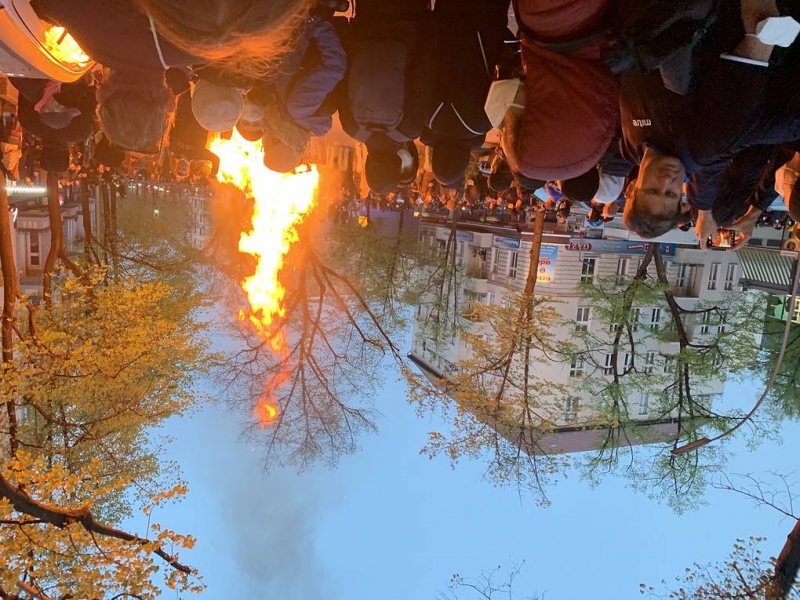 В Берлине радикалы забросали бутылками полицию

