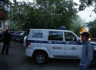 В Екатеринбурге мужчина открыл стрельбу по прохожим