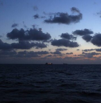 В Нигерии перевернулось судно со 160 пассажирами. Десятки человек пропали без вести