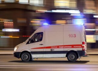 В Новокузнецке 11 детей госпитализировали после распыления неизвестного вещества в школе