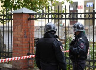 В Пермском крае школьник напал с ножом на учителя