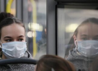 В России вступил в силу закон о штрафах за высадку детей-безбилетников