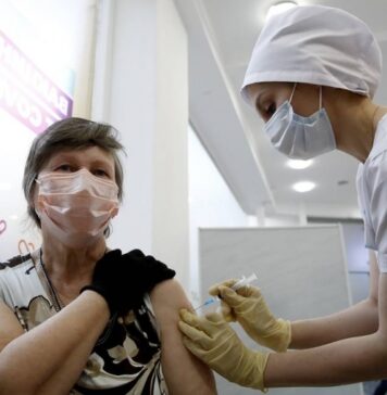 Вакцина «Спутник Лайт» может поступить в гражданский оборот через три недели