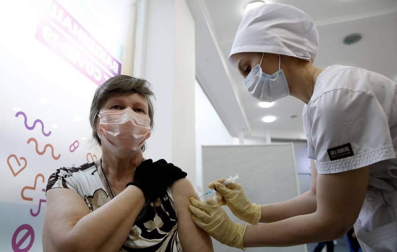 Вакцина "Спутник Лайт" может поступить в гражданский оборот через три недели

