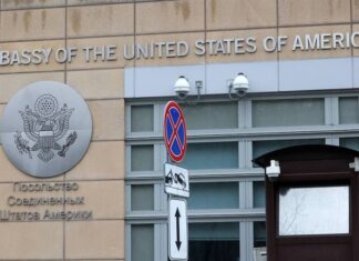 Высылаемая пресс-секретарь посольства США назвала честью работу в Москве