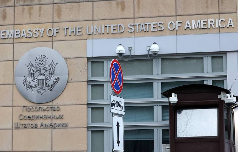 Высылаемая пресс-секретарь посольства США назвала честью работу в Москве