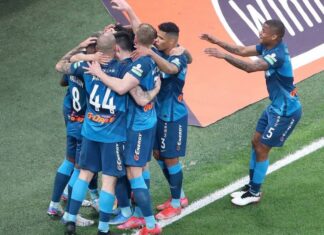 «Зенит» третий раз подряд стал чемпионом России по футболу