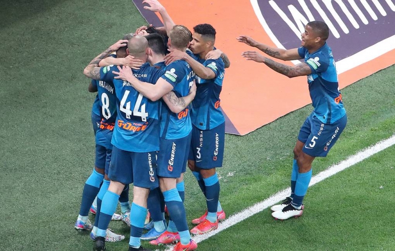 "Зенит" третий раз подряд стал чемпионом России по футболу