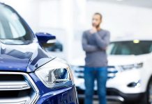 Почему подержанный автомобиль стоит покупать в автоцентре