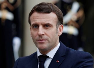 Макрон призвал не преувеличивать значение нападения на него в Дроме