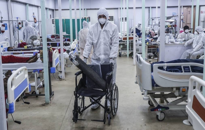 Минздрав Индии опроверг данные СМИ о многократном занижении количества смертей от COVID-19

