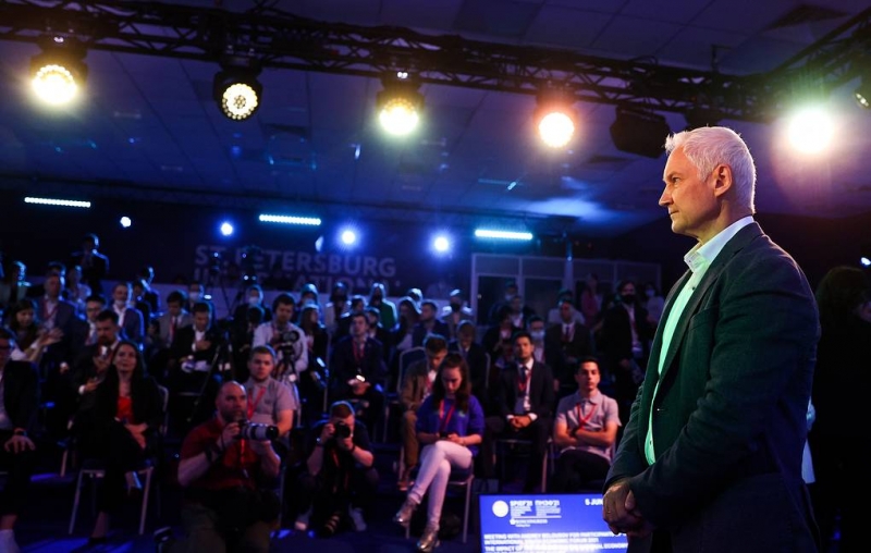 Общение с молодежью и откровенность в оценках.
Как прошел последний день ПМЭФ