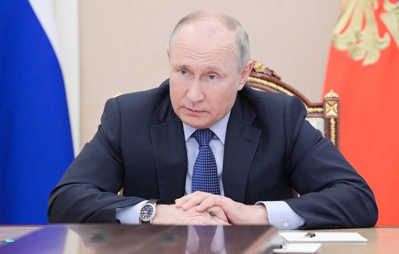 Путин поручил до 1 июля расширить льготную семейную ипотеку

