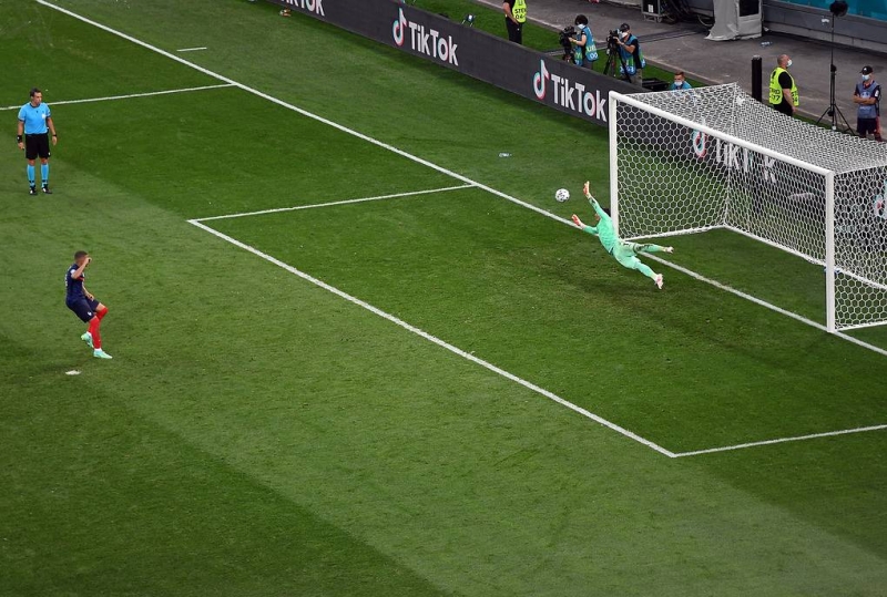 Сборная Франции проиграла команде Швейцарии в серии пенальти в матче 1/8 финала Евро