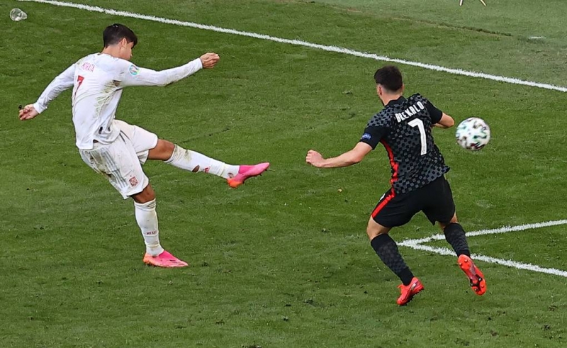 Сборная Испании со счетом 5:3 победила команду Хорватии в матче 1/8 финала Евро