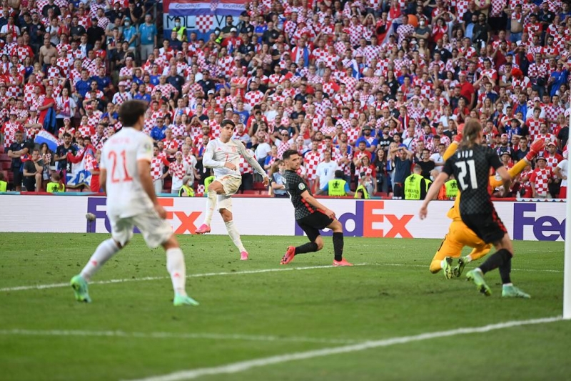 Сборная Испании со счетом 5:3 победила команду Хорватии в матче 1/8 финала Евро