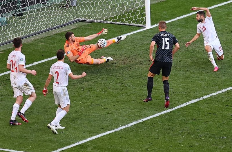 Сборная Испании со счетом 5:3 победила команду Хорватии в матче 1/8 финала Евро