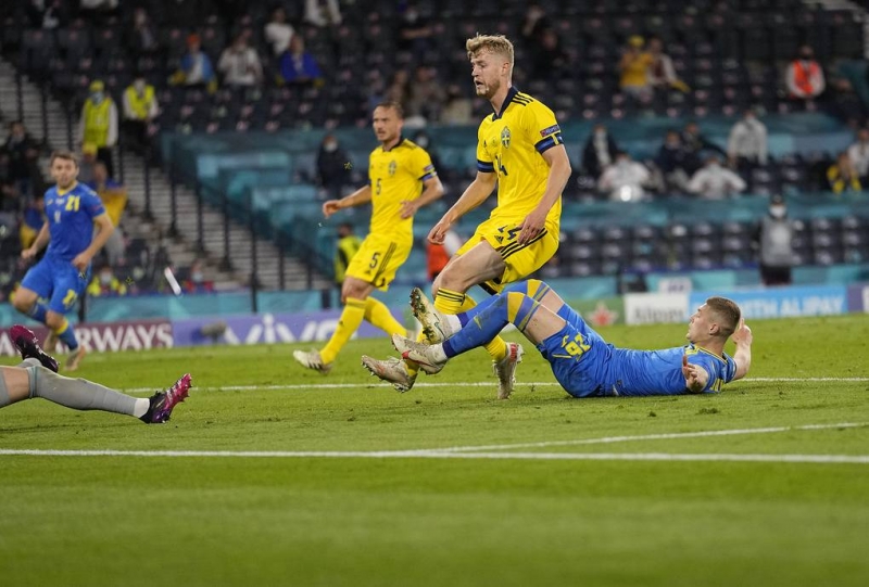 Сборная Украины обыграла шведов и стала последним четвертьфиналистом Евро