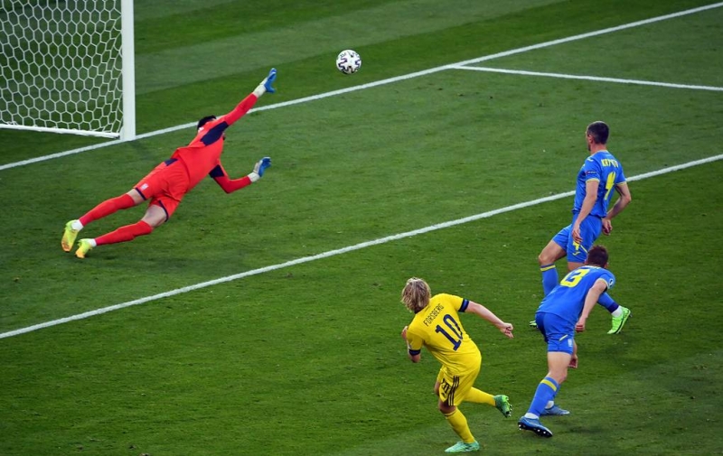 Сборная Украины обыграла шведов и стала последним четвертьфиналистом Евро