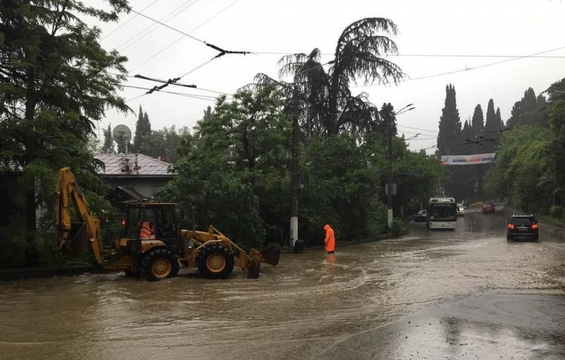 В Ялте ввели режим ЧС из-за подтоплений