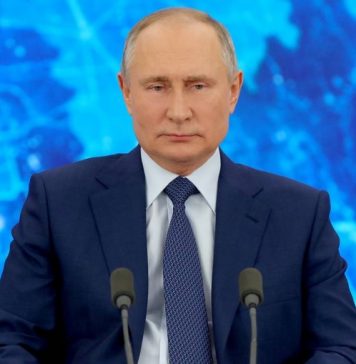 В Кремле заявили, что Путин на прямой линии даст развернутый ответ на тему вакцинации