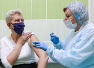 В Минздраве допустили, что привитым «Спутником V» понадобится вакцинация другим препаратом