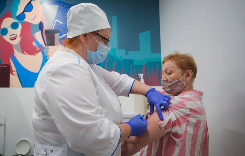 В России началась ревакцинация от коронавируса и вакцинация переболевших

