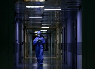 В России за сутки из-за коронавируса умерли 548 человек. Это максимум с 11 февраля