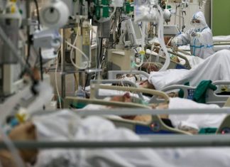 В России за сутки выявили 12 505 заразившихся коронавирусом. Это максимум с 22 февраля