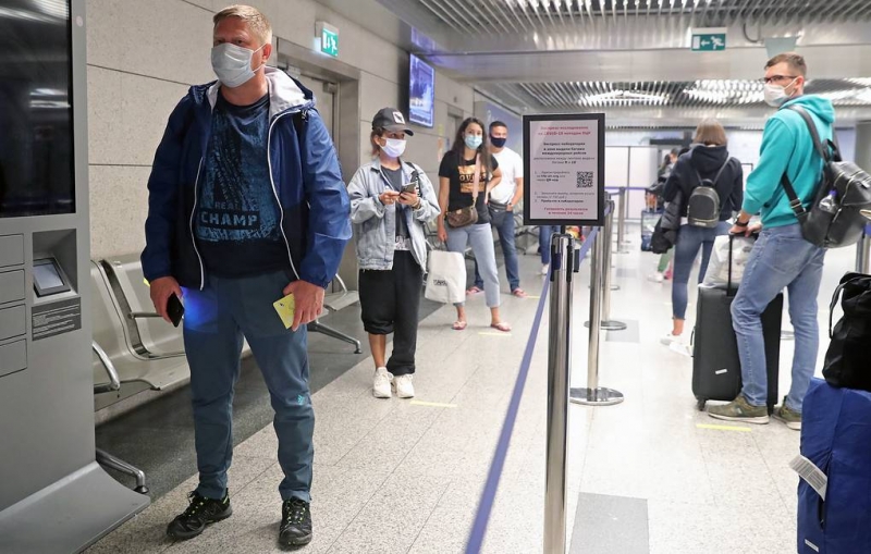 Вакцинированным россиянам могут отменить сдачу двух тестов на коронавирус при въезде в РФ