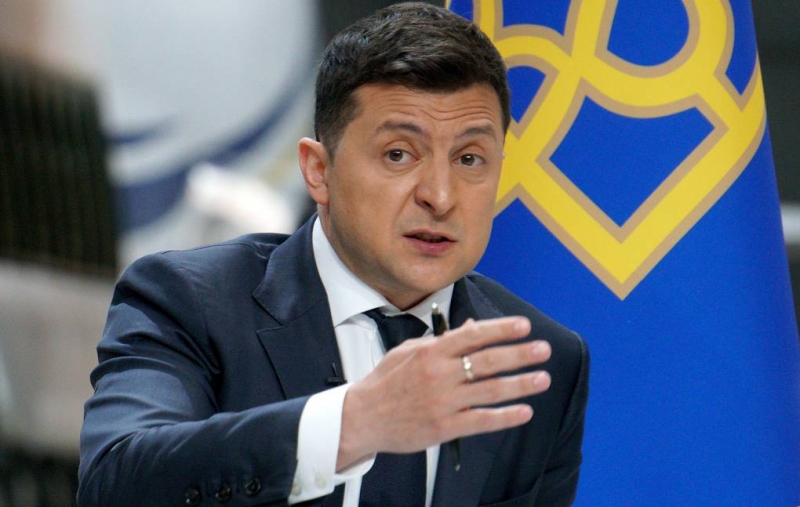 Зеленский ввел в действие решения о санкциях против российских банков и авиакомпаний