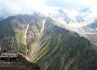 Автомобиль сорвался с фуникулера в горах Кабардино-Балкарии